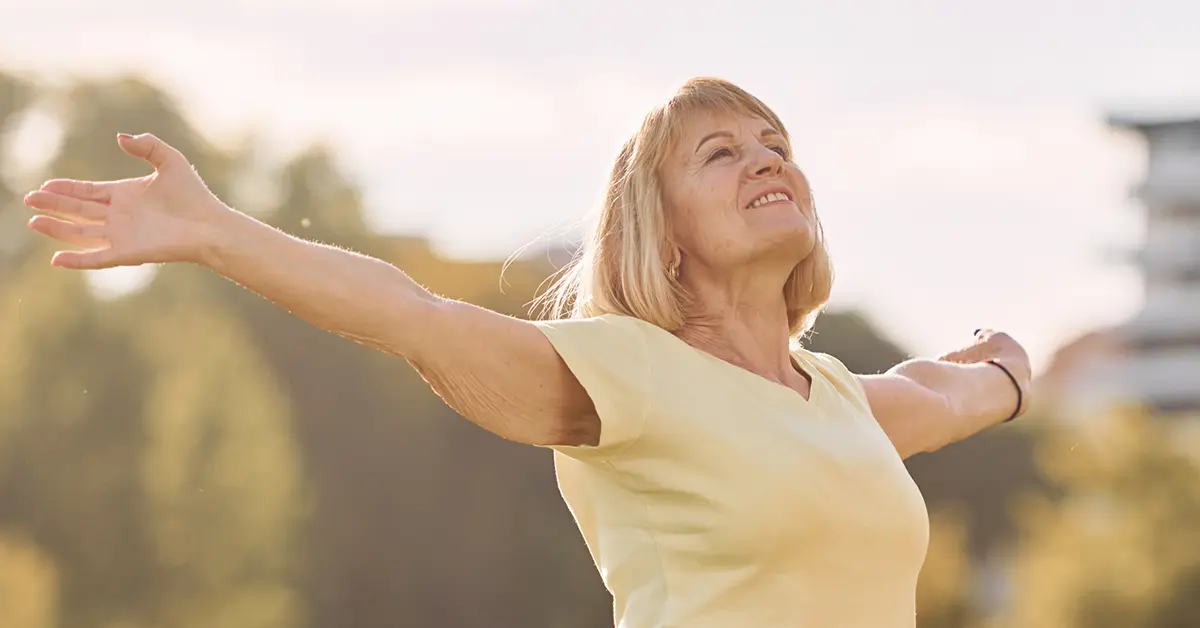 Quit smoking-hypnotherapy client breathing Quit smoking hypnosis client in Sydney, breathing deeply easily outside