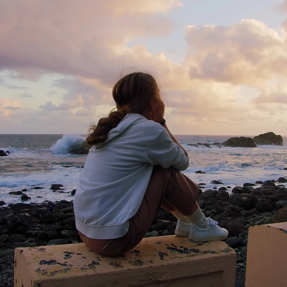 Teenager at beach needing hypnosis for confidence Uunconfident teenager at beach needing hypnosis for confidence